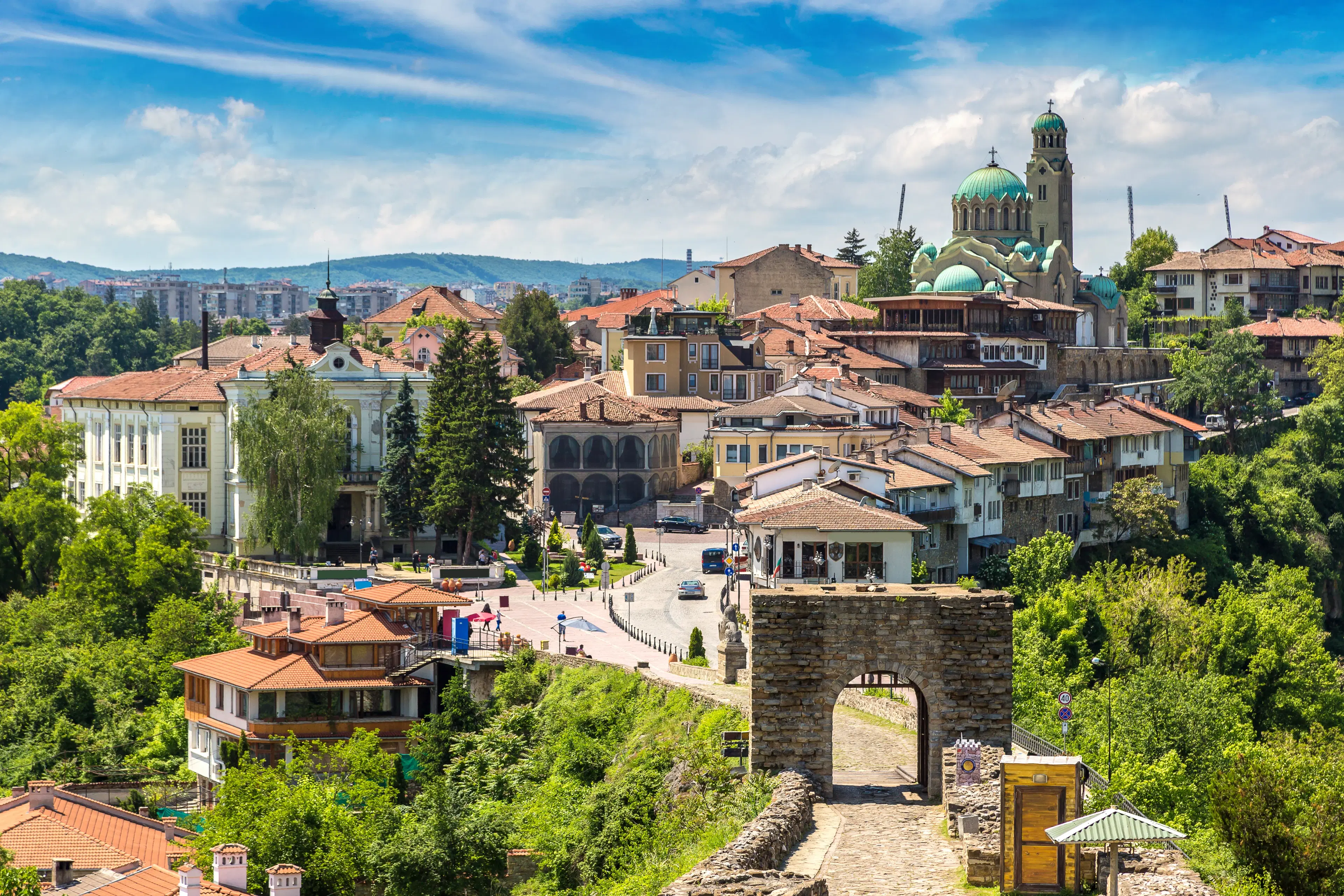 Perceel van 2.090 m² + Gezinswoning + Bijgebouwen - Karaisen, Veliko Tarnovo - Bulgarije