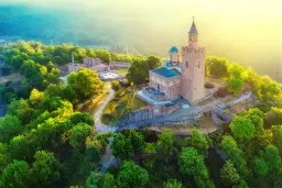 Perceel van 2.090 m² + Gezinswoning + Bijgebouwen - Karaisen, Veliko Tarnovo - Bulgarije