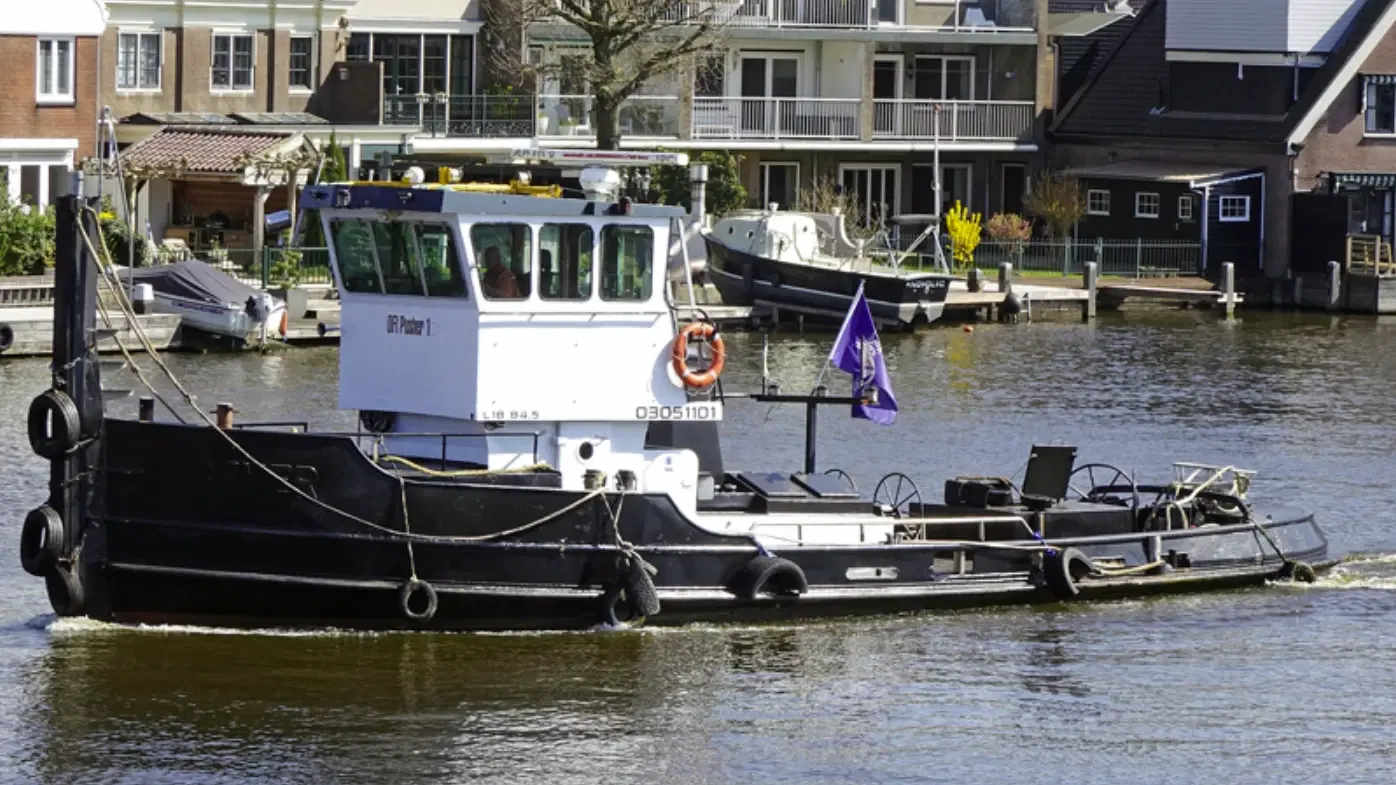 Ofi Pusher 1, stalen sleep-/duwboot te Sumar (Bergum)