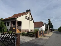 Woonhuis met schuur op 1.309 m² perceel in Jänkendorf - Duitsland