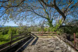 Perceel van 1.364 m² met gezinswoning en bijgebouwen in Damyanovo, Gabrovo - Bulgarije