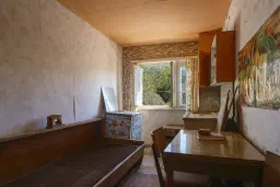 Perceel van 1.364 m² met gezinswoning en bijgebouwen in Damyanovo, Gabrovo - Bulgarije
