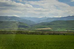 Perceel van 1.364 m² met gezinswoning en bijgebouwen in Damyanovo, Gabrovo - Bulgarije