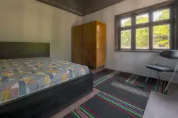 Perceel van 7.857 m² met 2-verdiepingen gezinswoning en bijgebouwen, met uitzicht nabij Veliko Tarnovo - Bulgarije