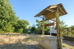 Perceel van 7.857 m² met 2-verdiepingen gezinswoning en bijgebouwen, met uitzicht nabij Veliko Tarnovo - Bulgarije