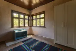 Perceel van 7.857 m² met 2-verdiepingen gezinswoning en bijgebouwen, met uitzicht nabij Veliko Tarnovo - Bulgarije