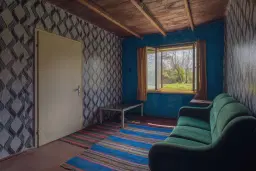 Gezinswoning op 2.090 m² perceel en bijgebouwen in Karaisen, Veliko Tarnovo - Bulgarije