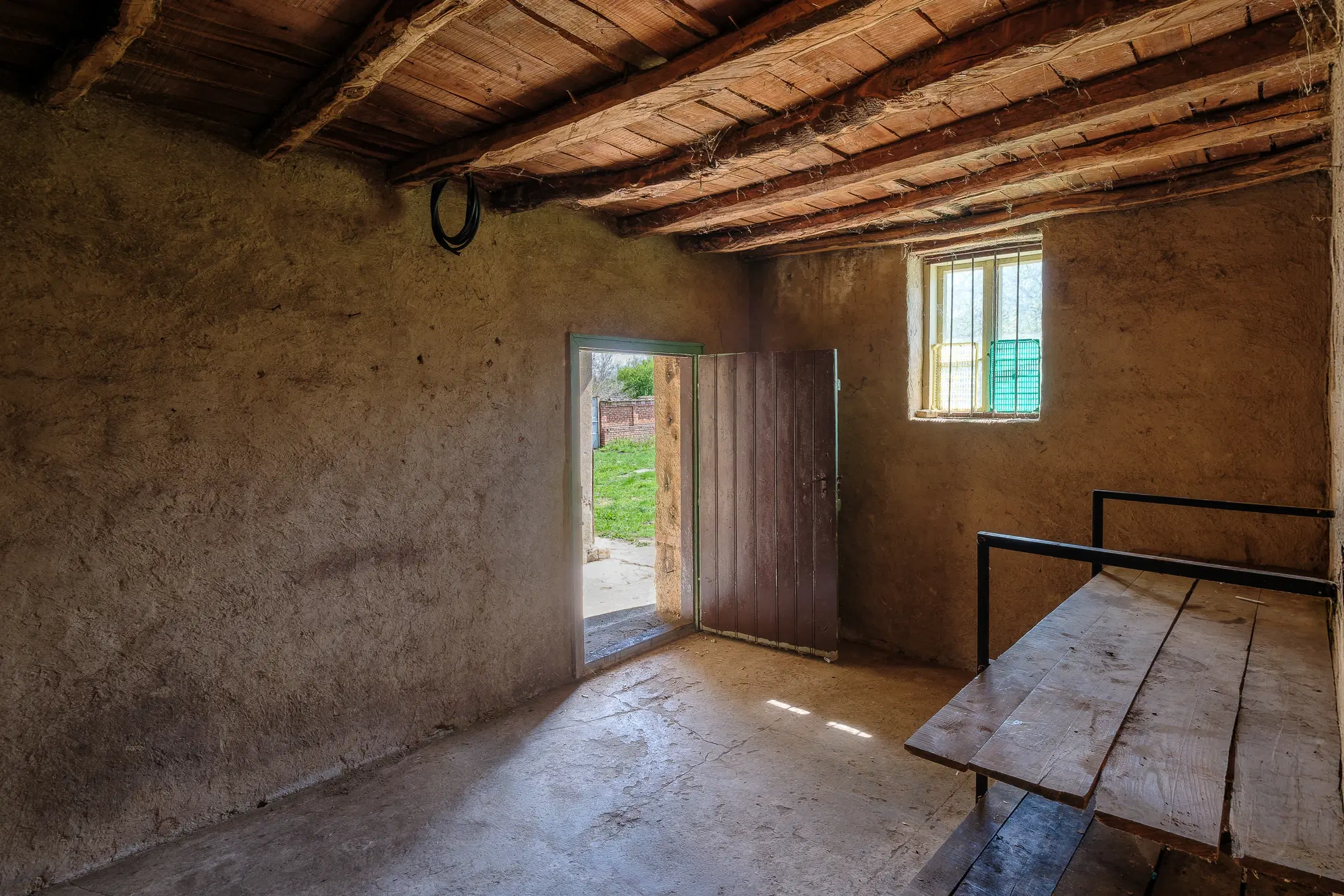 Gezinswoning op 2.090 m² perceel en bijgebouwen in Karaisen, Veliko Tarnovo - Bulgarije