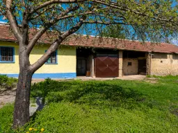 Gezinswoning op 2.090 m² perceel en bijgebouwen in Karaisen, Veliko Tarnovo - Bulgarije