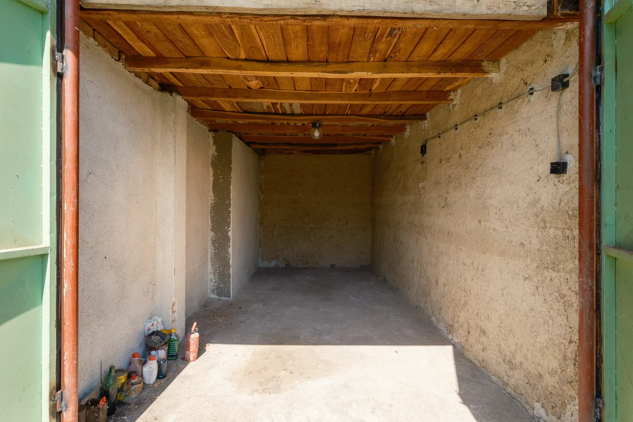 Gezinswoning op 2.090 m² perceel en bijgebouwen in Karaisen, Veliko Tarnovo - Bulgarije