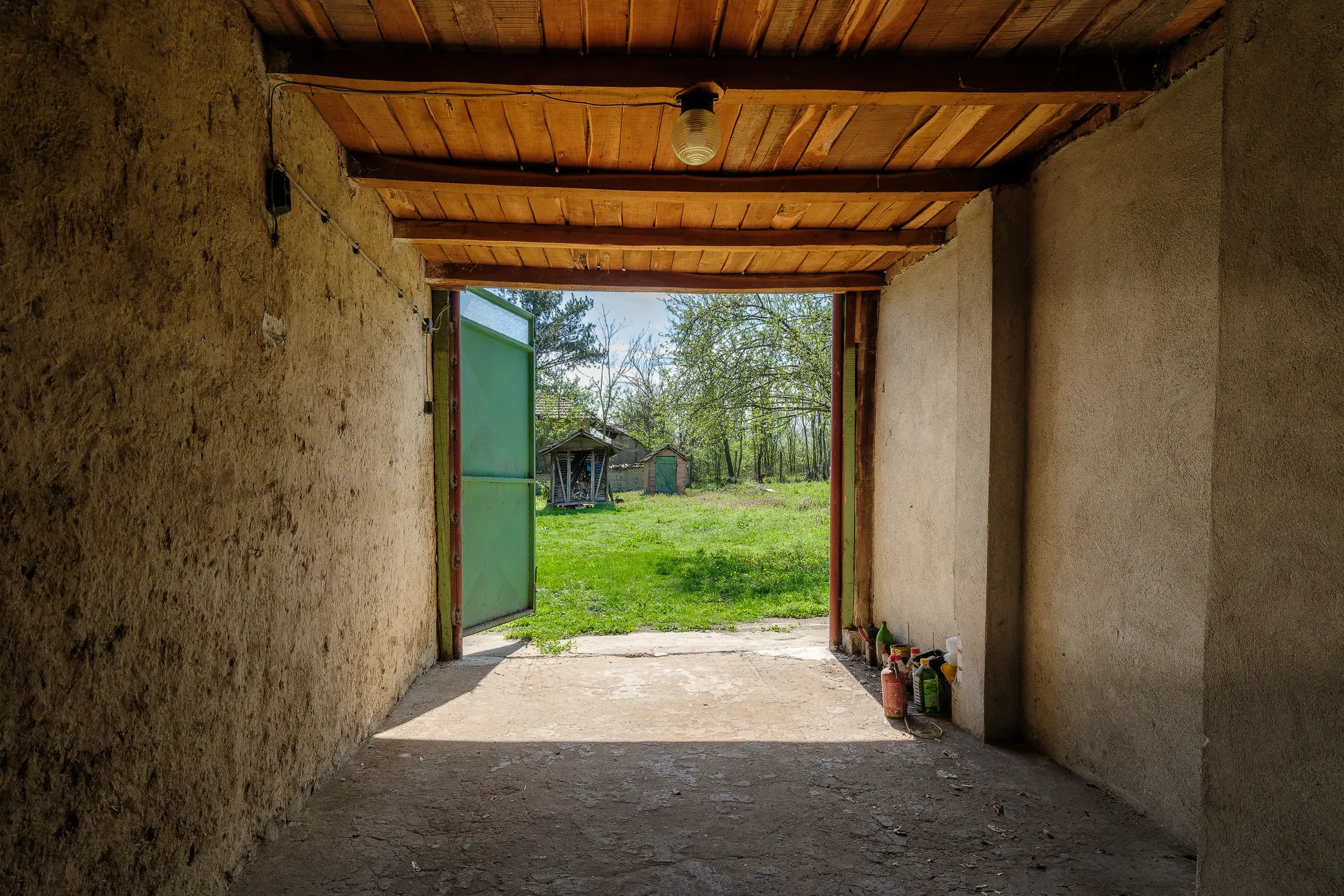 Gezinswoning op 2.090 m² perceel en bijgebouwen in Karaisen, Veliko Tarnovo - Bulgarije