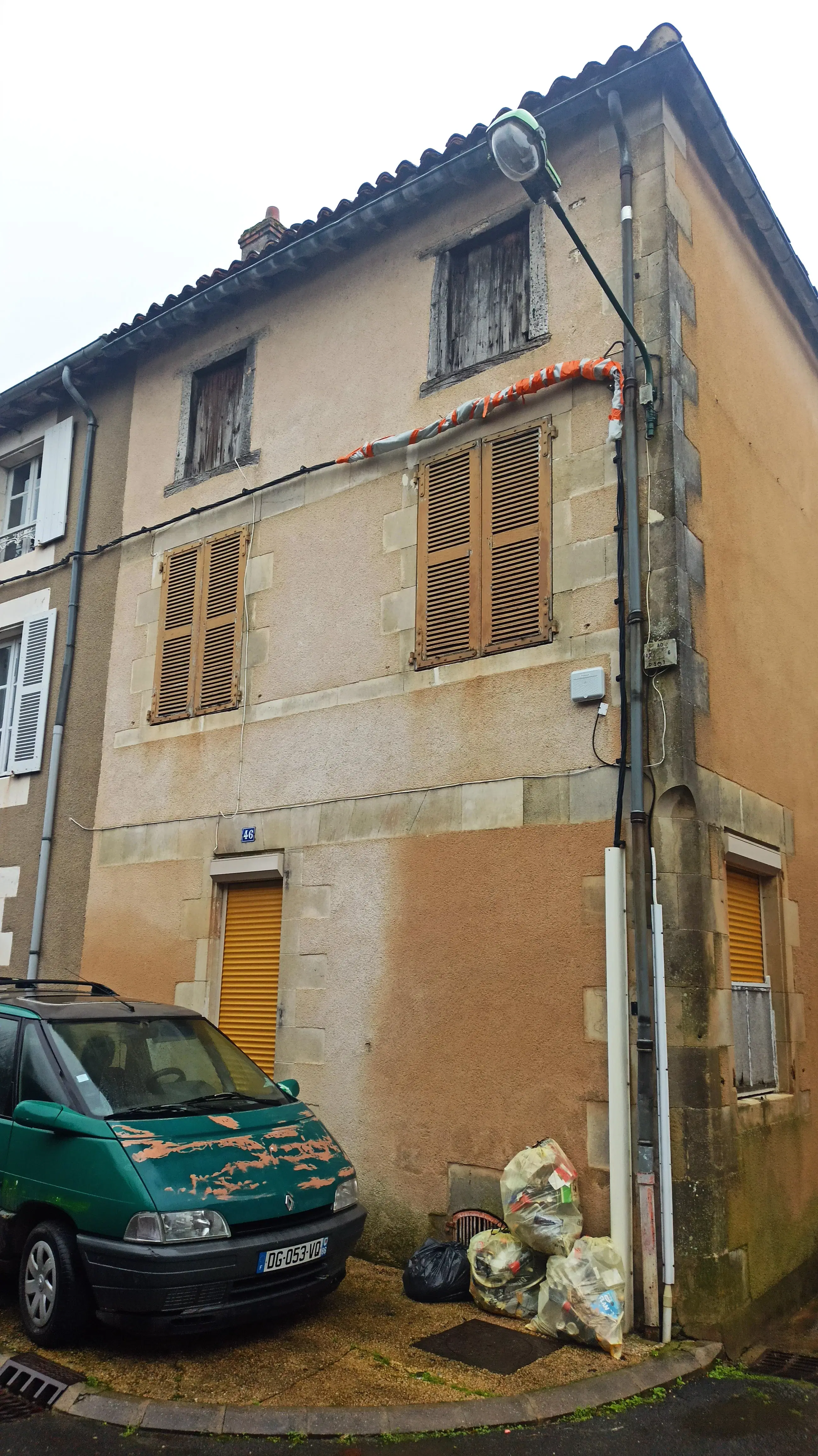 Middeleeuws woonhuis met 3 verdiepingen in Montmorillon - Frankriijk