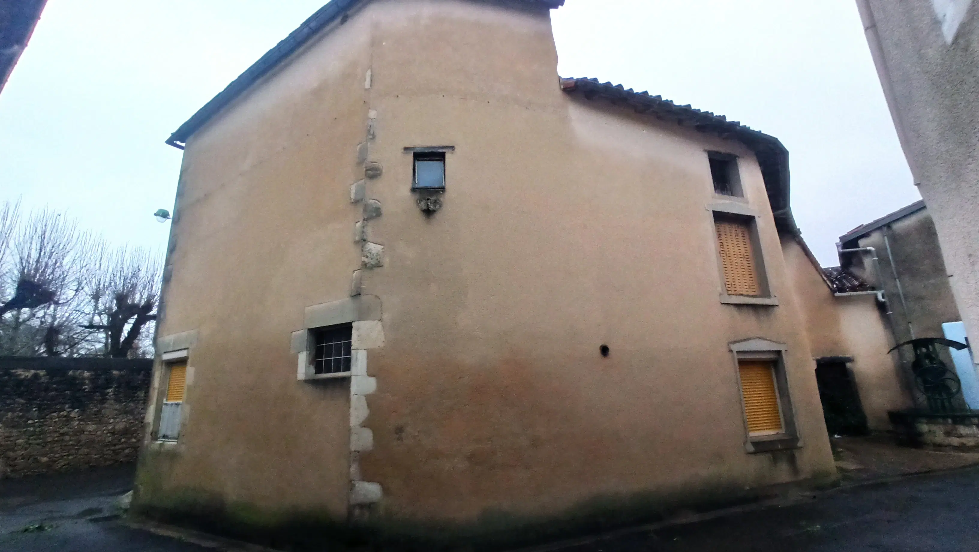 Middeleeuws woonhuis met 3 verdiepingen in Montmorillon - Frankriijk
