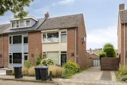 Genderen, Oegemastraat 10
