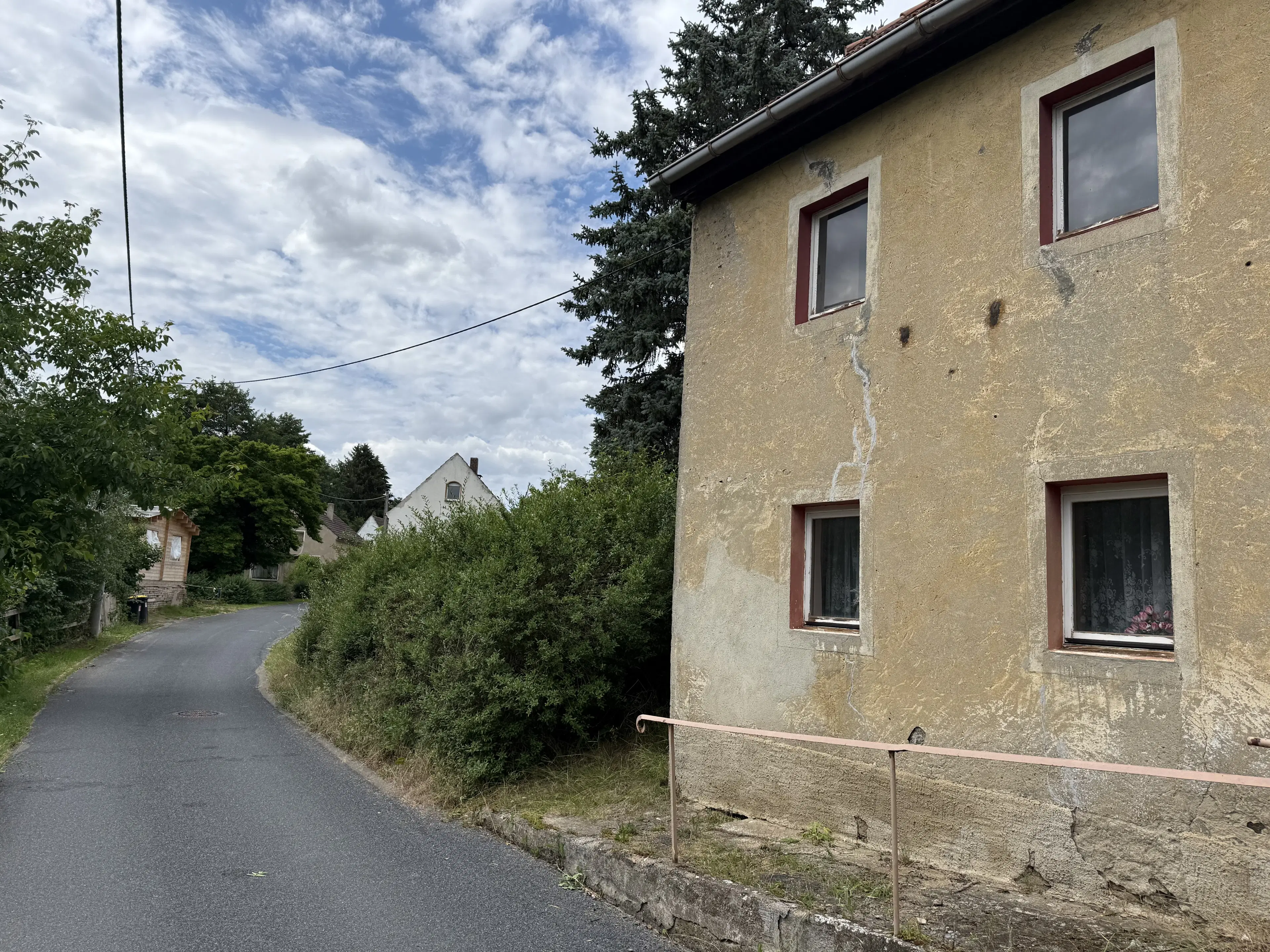 Vrijstaand woonhuis met bijgebouw op 593 m² perceel, nabij Döbeln - Duitsland