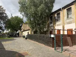 14 woningen (4 verhuurd, huursom = € 6.060,00) met 2.487 m² perceelgrootte, Zörbig, Leipzig – Duitsland