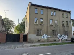 14 woningen (4 verhuurd, huursom = € 6.060,00) met 2.487 m² perceelgrootte, Zörbig, Leipzig – Duitsland