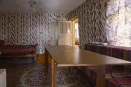 Hoofdgebouw, garage en bijgebouwen op perceel grond van 4.422 m² in Zhiten, Dobroedja - Bulgarije