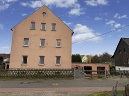 Villa met 3 wooneenheden en garages op 786 m² perceel in Waldheim - Duitsland