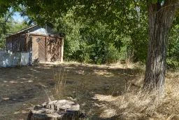 Afgelegen tweelaags huis + 1.502 grond + garage + bijgebouwen aan de rand van Milchina Luka, Regio Vidin - Bulgarije