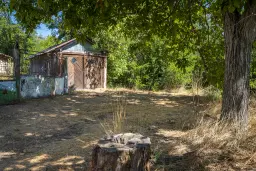Afgelegen tweelaags huis + 1.502 grond + garage + bijgebouwen aan de rand van Milchina Luka, Regio Vidin - Bulgarije