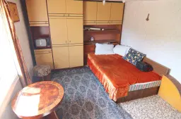 Huis met twee verdiepingen + 660 m² grond in Karan Varbovka - Bulgarije