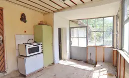 Huis met twee verdiepingen + 660 m² grond in Karan Varbovka - Bulgarije