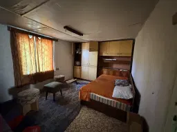 Huis met twee verdiepingen + 660 m² grond in Karan Varbovka - Bulgarije