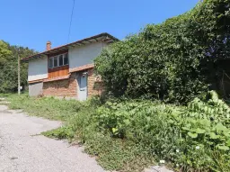 Huis met twee verdiepingen + 660 m² grond in Karan Varbovka - Bulgarije