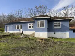 Huis op perceel van 1.900 m² in Slatina, regio Silistra - Bulgarije