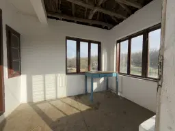 Huis op perceel van 1.900 m² in Slatina, regio Silistra - Bulgarije
