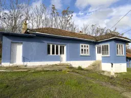 Huis op perceel van 1.900 m² in Slatina, regio Silistra - Bulgarije
