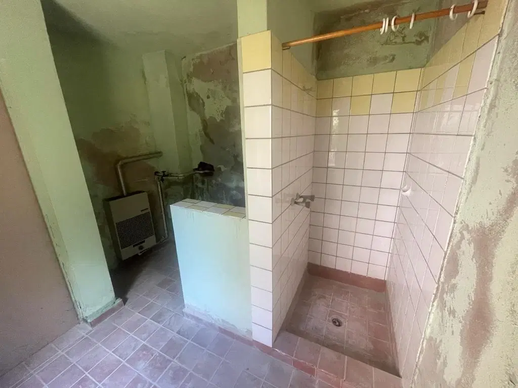 PARTNERVEILING - Gebouw met 3 voormalige appartementen Meerane - Duitsland
