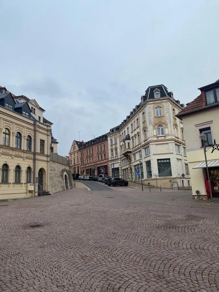 PARTNERVEILING - Gebouw met 3 voormalige appartementen Meerane - Duitsland