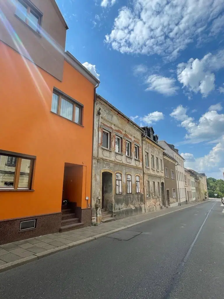PARTNERVEILING - Gebouw met 3 voormalige appartementen Meerane - Duitsland