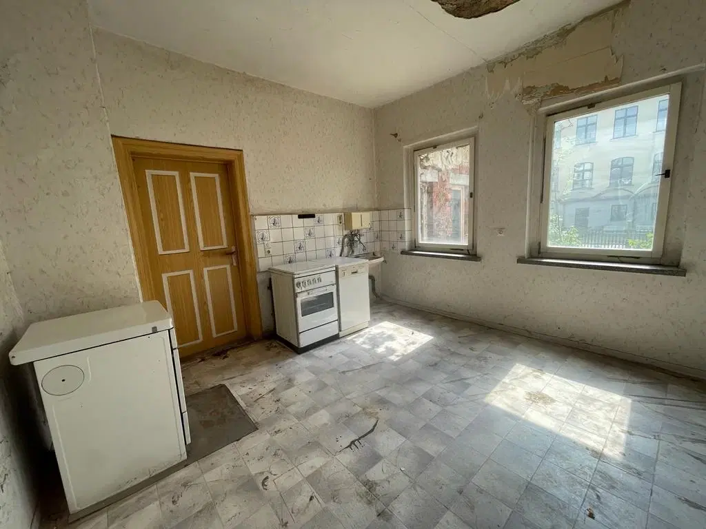 PARTNERVEILING - Gebouw met 3 voormalige appartementen Meerane - Duitsland