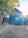 Woning met 2 verdiepingen, bijgebouwen en 2.500 m2 grond in Ostrov-upon-Danube - Bulgarije