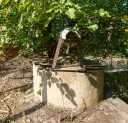 Woning met 2 verdiepingen, bijgebouwen en 2.500 m2 grond in Ostrov-upon-Danube - Bulgarije