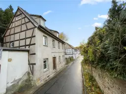 Vrijstaand object met 2 voormalige woningen en 1 schuur in Zeitz - Duitsland