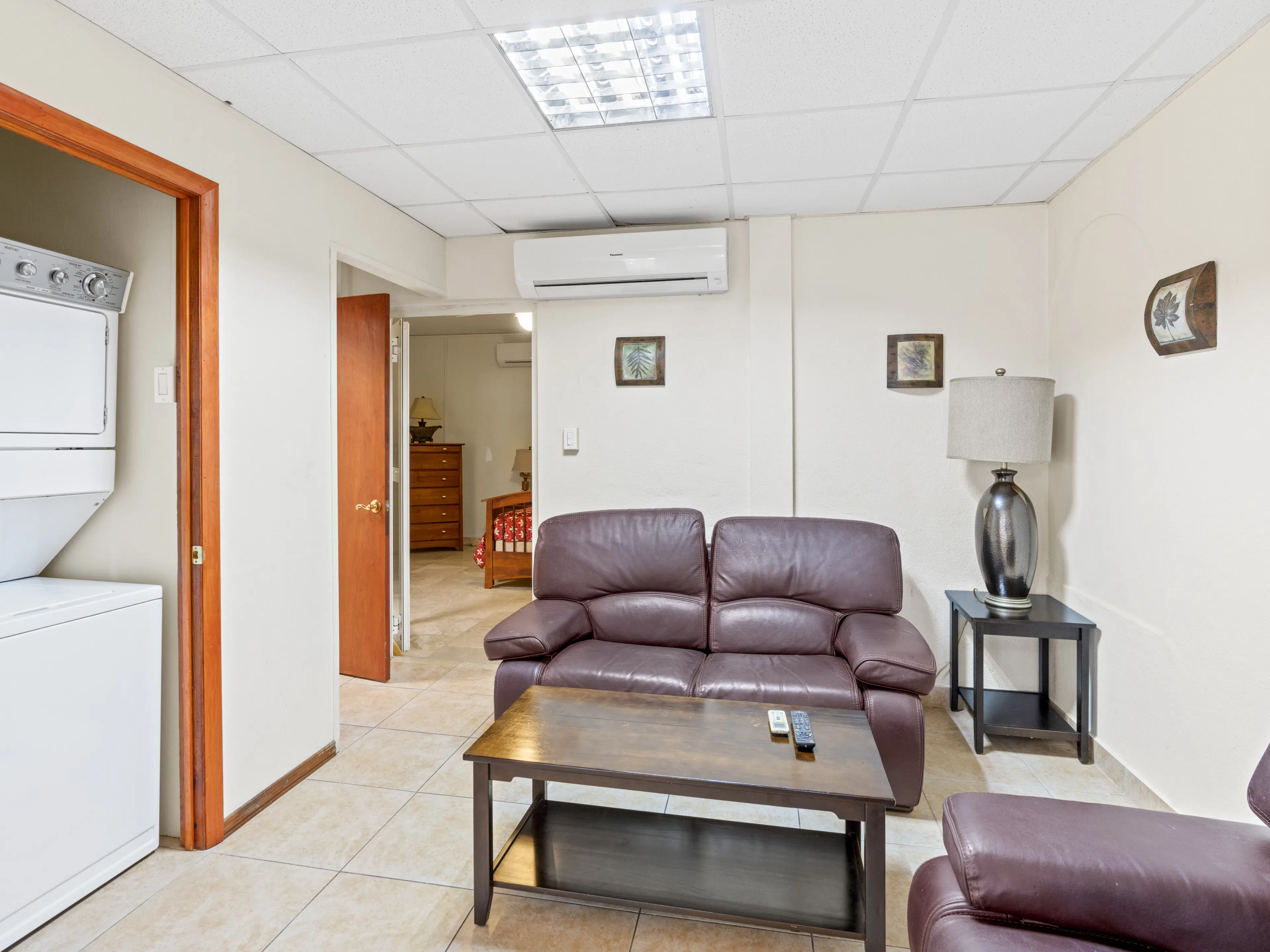 3 one-bedroom apartments (A-8) gelegen in Tower Building van Rainbow Beach Club te Cupecoy (Sint Maarten)