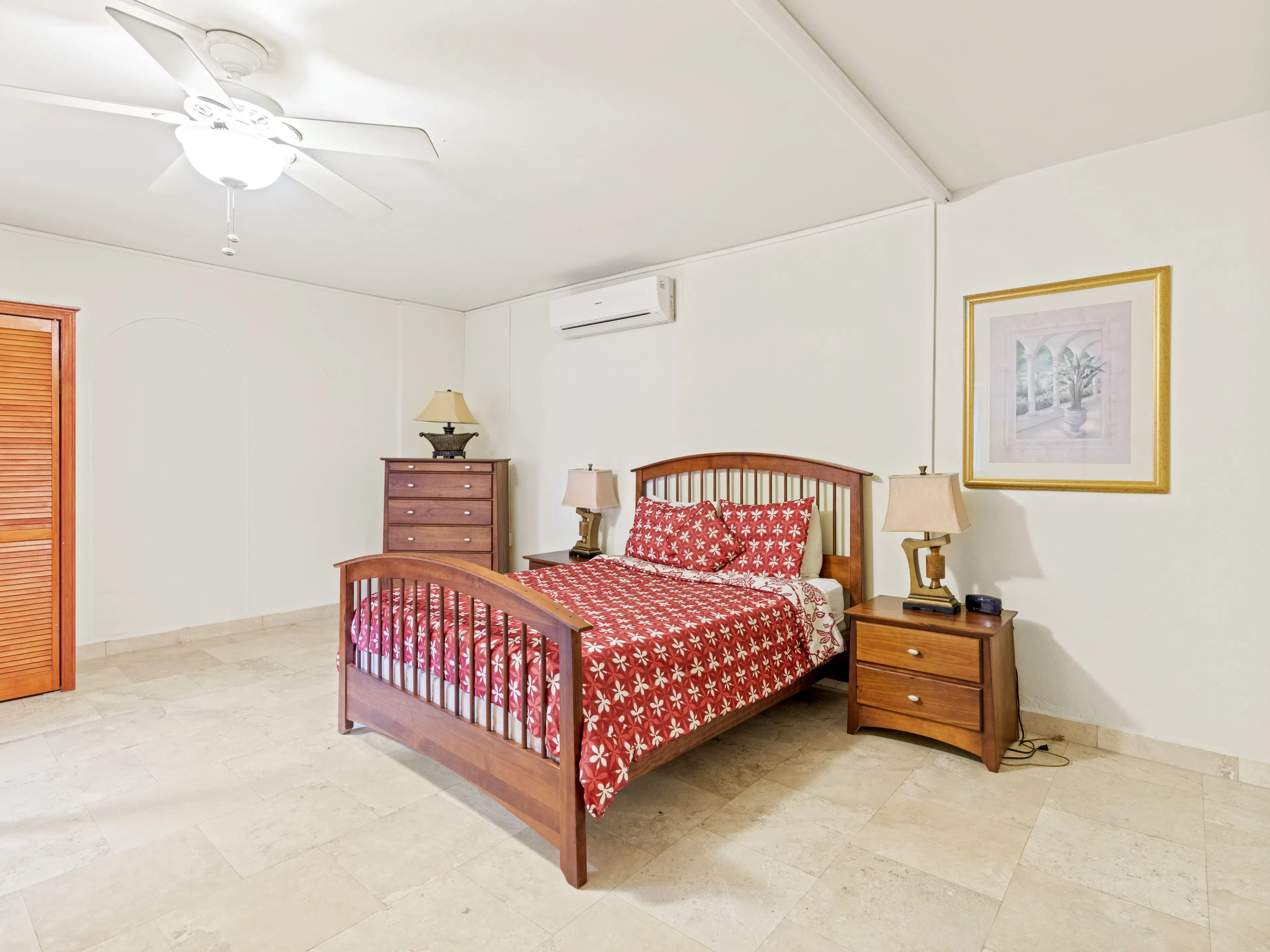 3 one-bedroom apartments (A-8) gelegen in Tower Building van Rainbow Beach Club te Cupecoy (Sint Maarten)