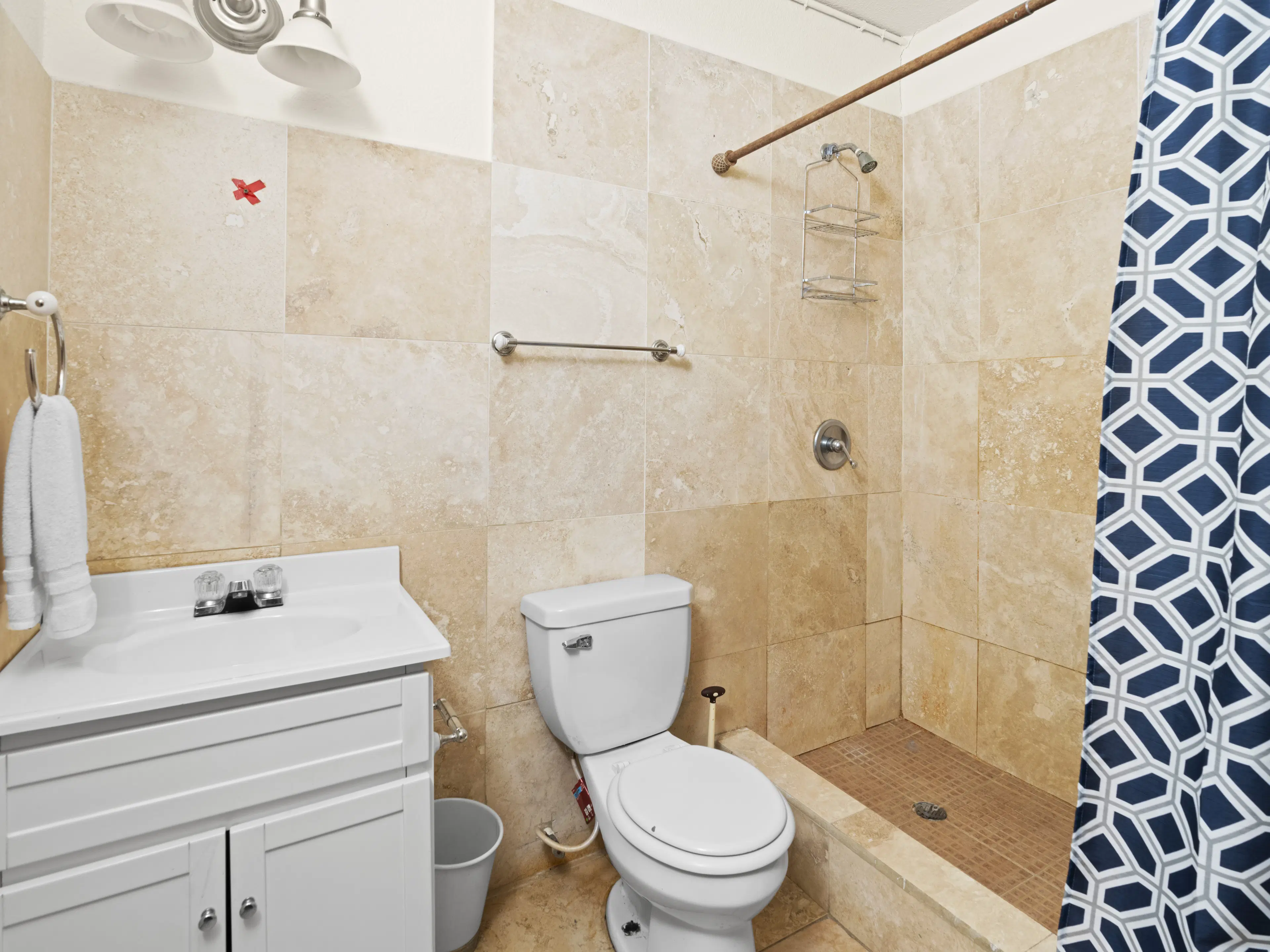 3 one-bedroom apartments (A-8) gelegen in Tower Building van Rainbow Beach Club te Cupecoy (Sint Maarten)