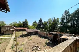 Huis met 2.170 m2 grond en bijgebouwen in Gorna Studena (Veliko Tarnovo) - Bulgarije