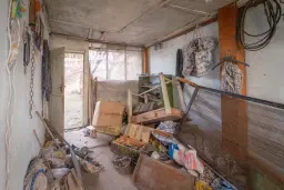 Huis met 1.578 m2 grond en bijgebouw in Belotintsi (Montana) - Bulgarije