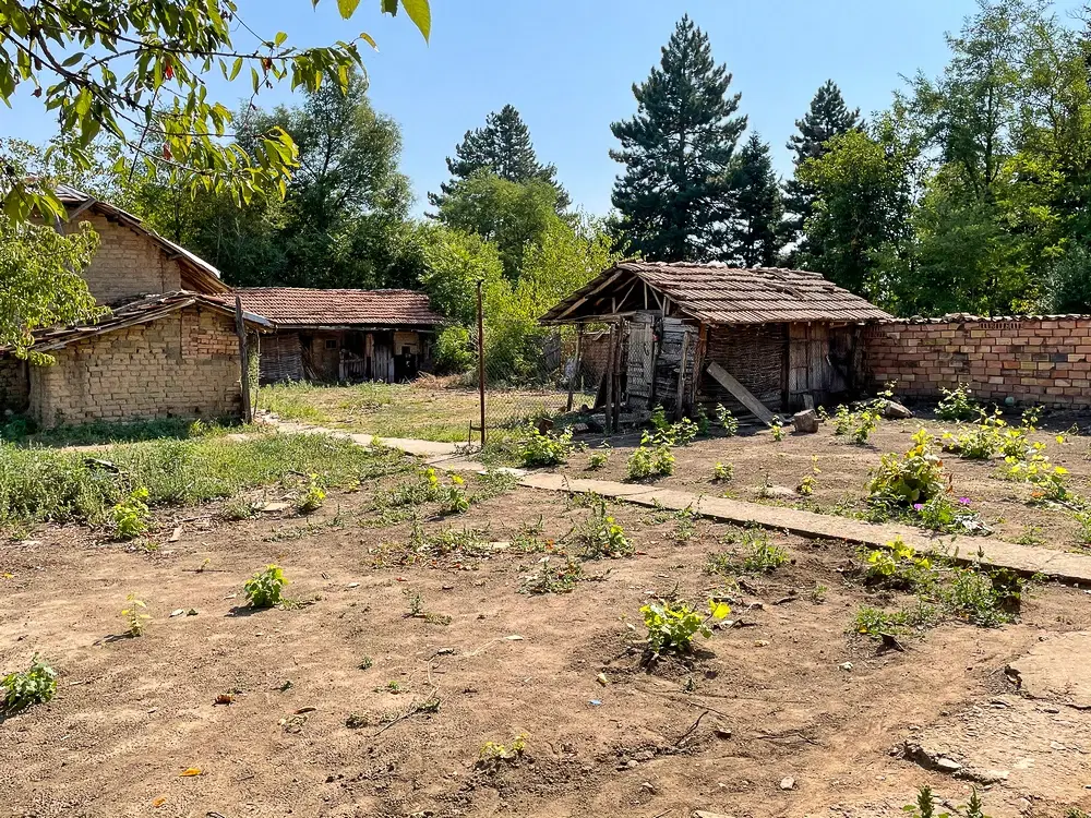 Huis met grond en bijgebouwen in Gorna Studena - Bulgarije