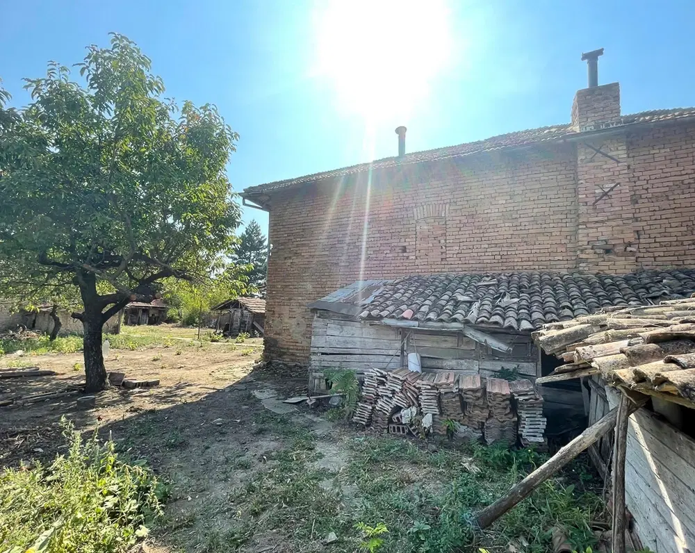 Huis met grond en bijgebouwen in Gorna Studena - Bulgarije