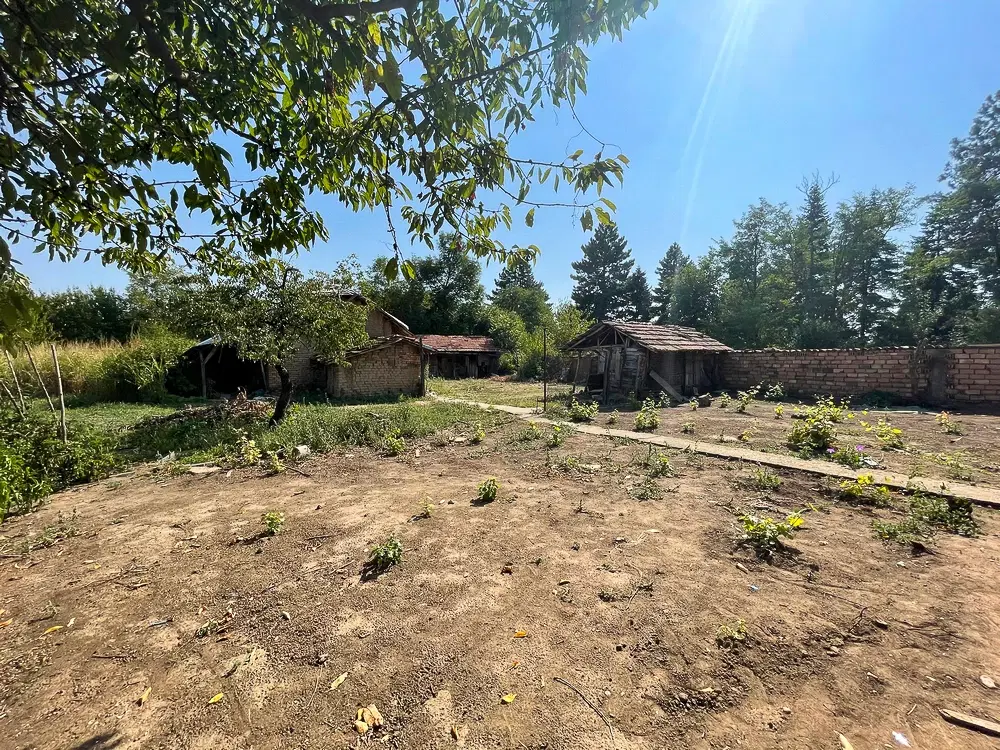 Huis met grond en bijgebouwen in Gorna Studena - Bulgarije