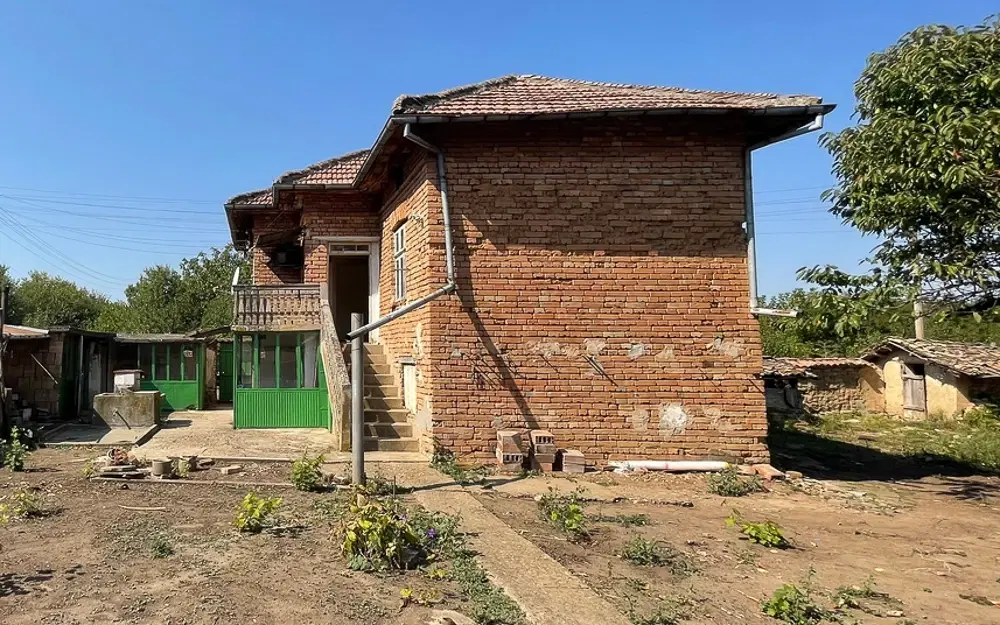 Huis met grond en bijgebouwen in Gorna Studena - Bulgarije