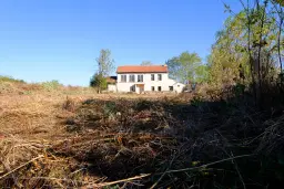 Stenen huis met 2 verdiepingen in Darzhava - Bulgarije