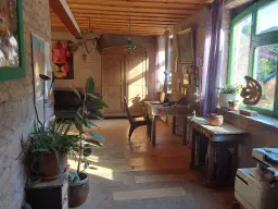 Villa op 1.8 ha perceel, tuin, bos, sauna, bron + bedrijf in Sonneberg - Duitsland